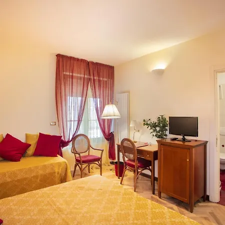 Alessandro Della Spina Hotell 3*